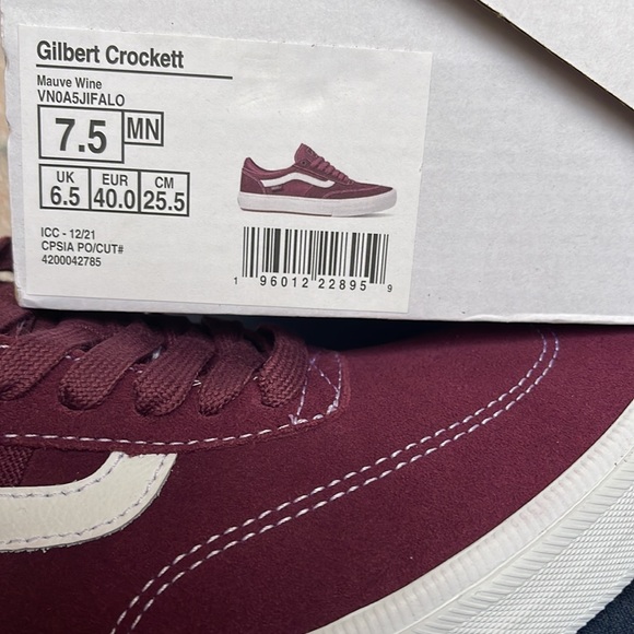 Vans WMNS Gilbert Crockett
Mauve Wine
VN0A5JIFALO
Sneakers - Picture 16 of 16